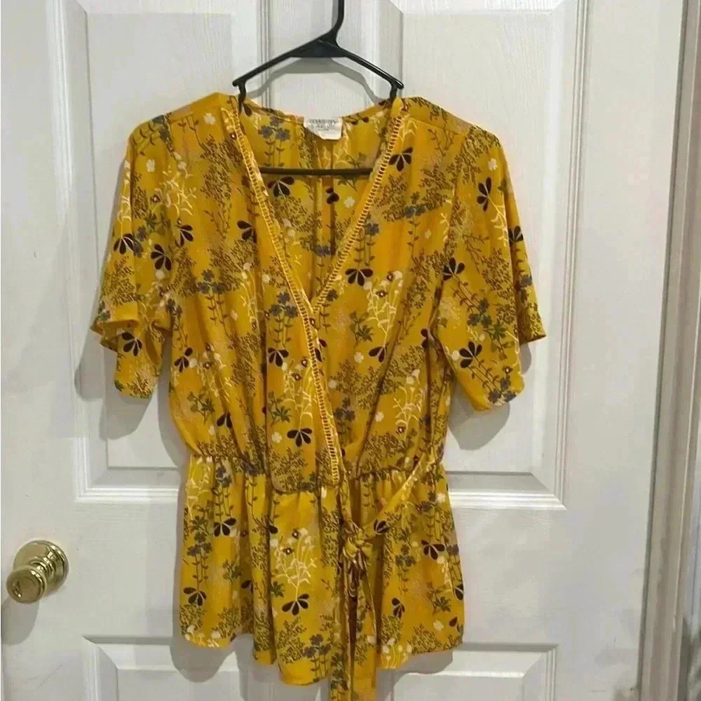 Sienna sky womens top/b-1093